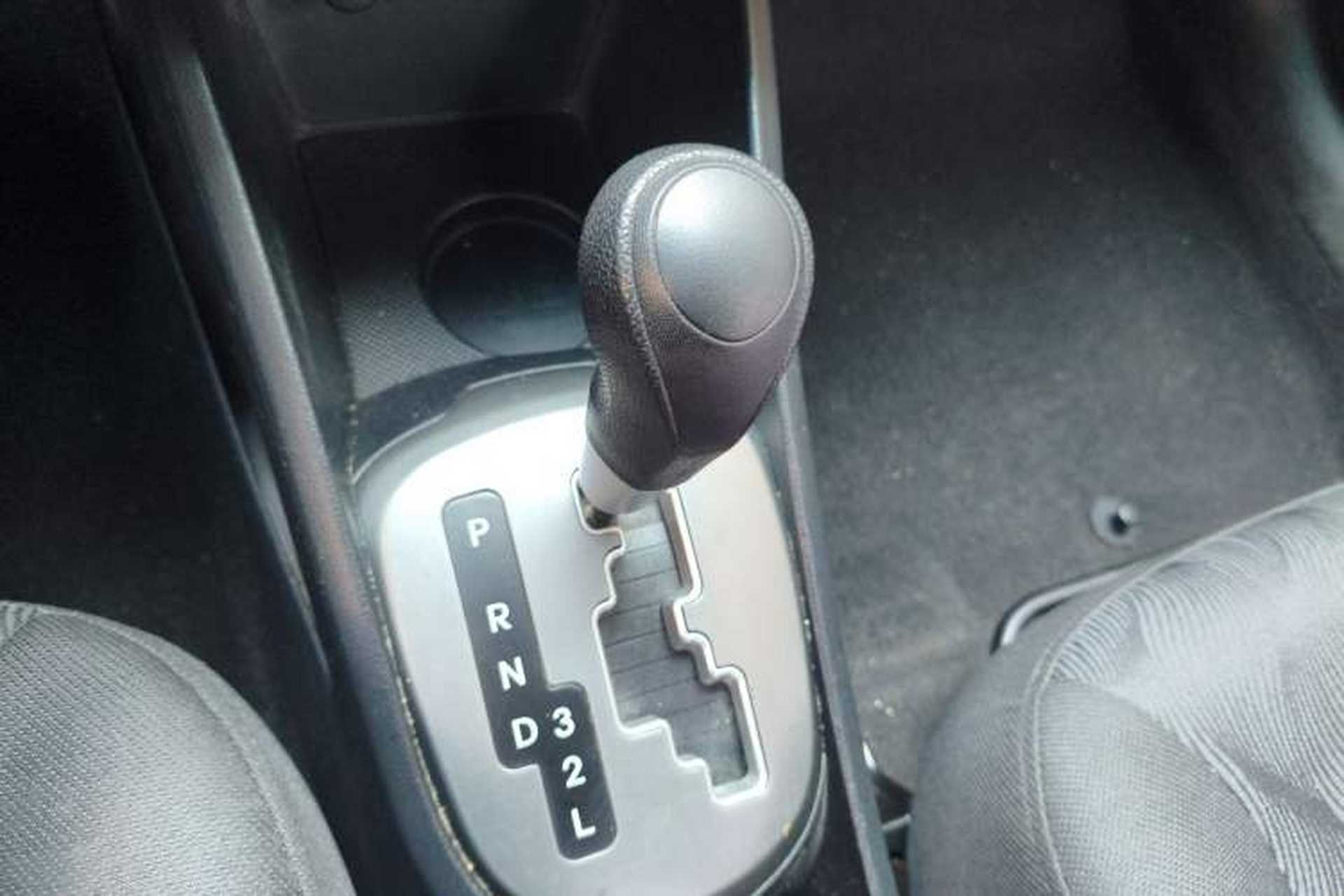 Used Kia K2 2011 Sedan 1.4L Automatic GLS Gear Lever