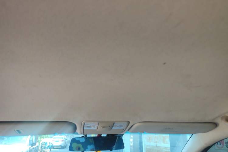Used Kia K2 2011 Sedan 1.4L Manual Transmission GLS Headliner