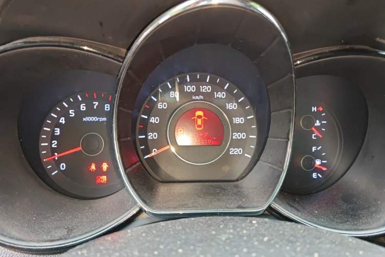 Used Kia K2 2011 Sedan 1.6L Automatic Transmission Premium Instrument Cluster