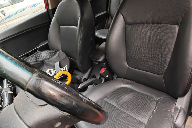 Used Kia K2 2011 Sedan 1.6L Automatic Transmission Premium Left Front Seat