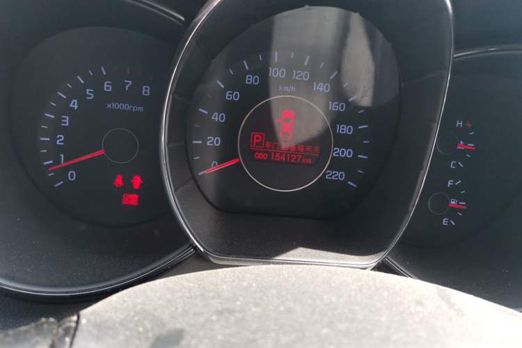 Used Kia K2 2011 Sedan 1.4L Automatic Top-Trim Odometer Close Up