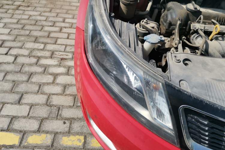 Used Kia K2 2011 Sedan 1.4L Automatic Top-Trim Right Front Headlight
