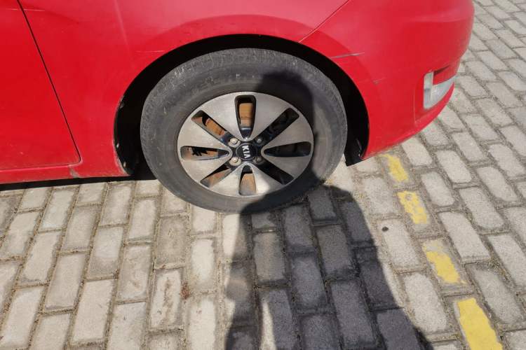 Used Kia K2 2011 Sedan 1.4L Automatic Top-Trim Right Front Wheel Hub
