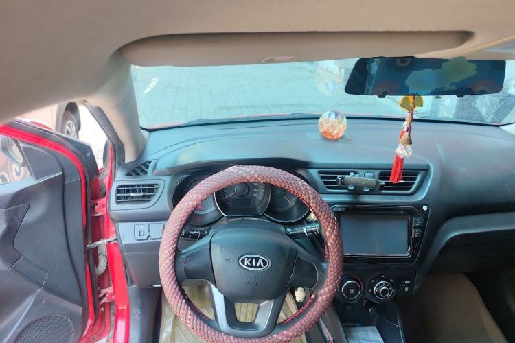Used Kia K2 2011 Sedan 1.4L Manual Transmission GLS Steering Wheel