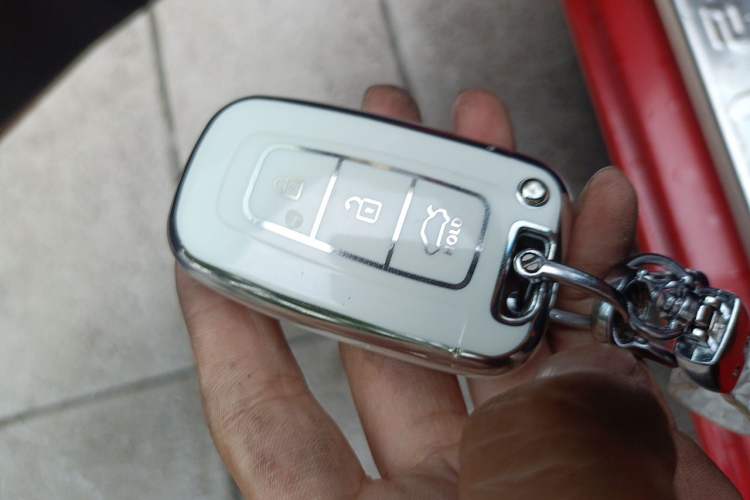 Used Kia K2 2011 Sedan 1.6L Automatic Transmission Premium Vehicle Key