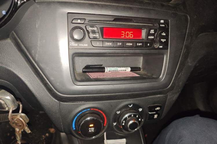 Used Kia K2 2011 Sedan 1.4L Automatic GLS Audio And AC Panel