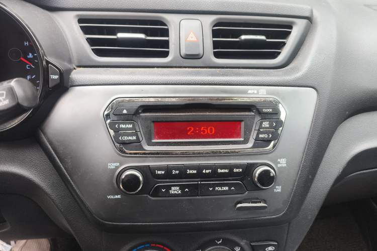 Used Kia K2 2011 Sedan 1.4L Automatic GLS Audio And AC Panel