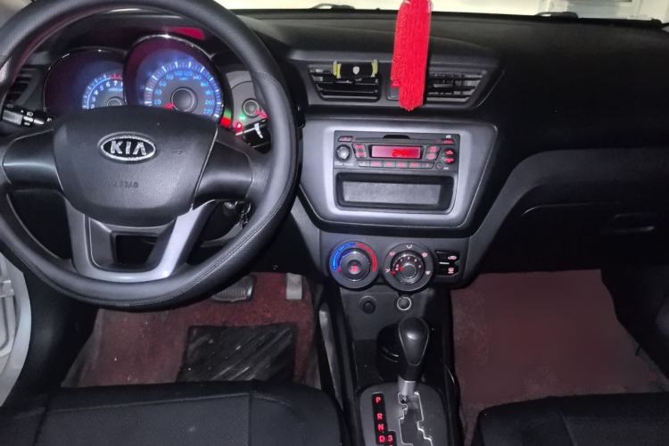 Used Kia K2 2011 Sedan 1.4L Automatic GLS Center Console