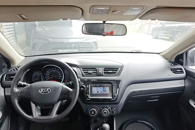 Used Kia K2 2011 Sedan 1.4L Automatic GLS Center Console