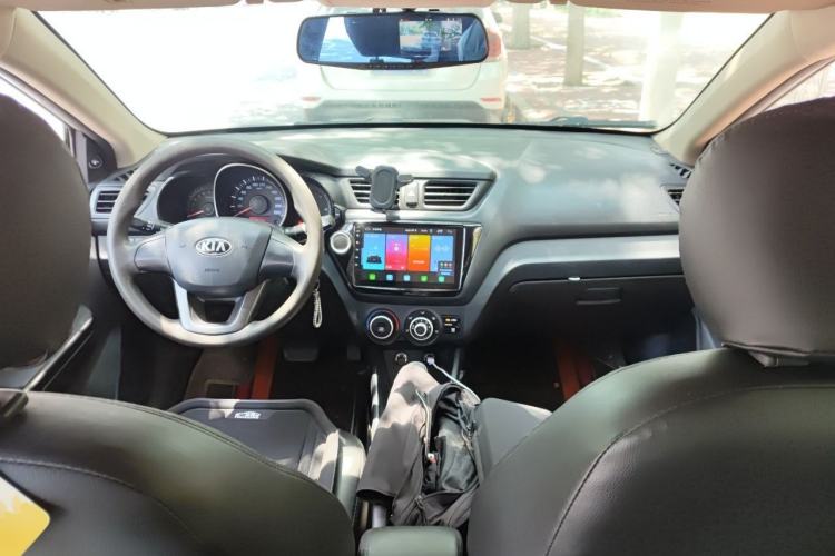 Used Kia K2 2011 Sedan 1.4L Automatic GLS Center Console