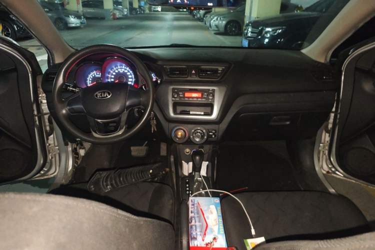 Used Kia K2 2011 Sedan 1.4L Automatic GLS Center Console
