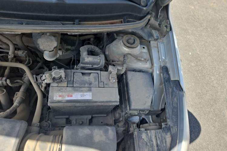 Used Kia K2 2011 Sedan 1.4L MT TOP Engine Bay Left