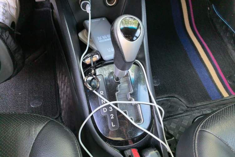 Used Kia K2 2011 Sedan 1.6L Automatic Transmission Premium Gear Lever