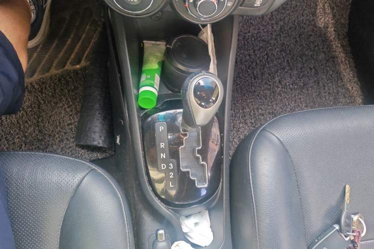 Used Kia K2 2011 Sedan 1.6L Automatic Transmission Premium Gear Lever
