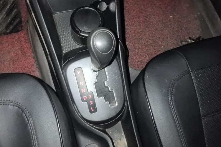 Used Kia K2 2011 Sedan 1.4L Automatic GLS Gear Lever