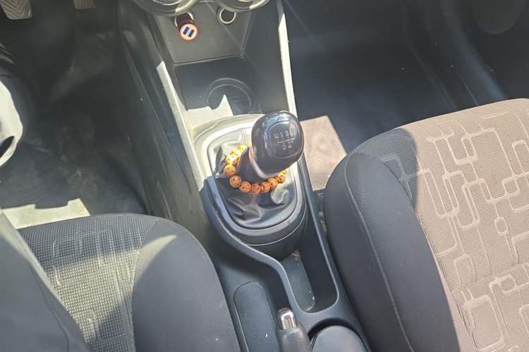 Used Kia K2 2011 Sedan 1.4L MT TOP Gear Lever