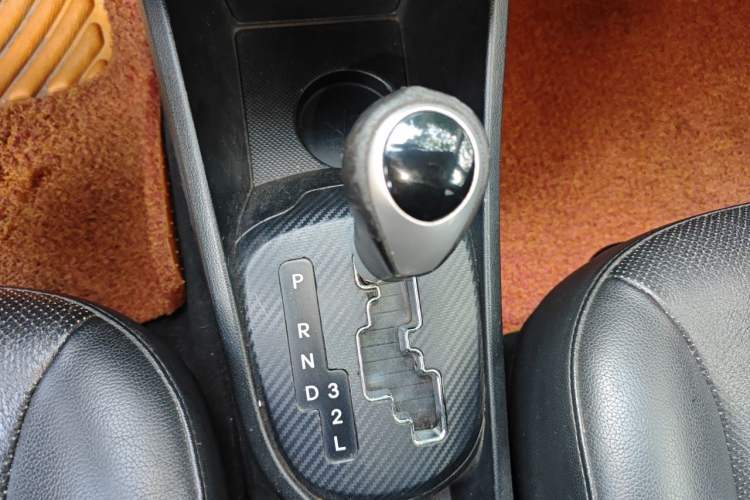 Used Kia K2 2011 Sedan 1.6L Automatic Transmission Premium Gear Lever