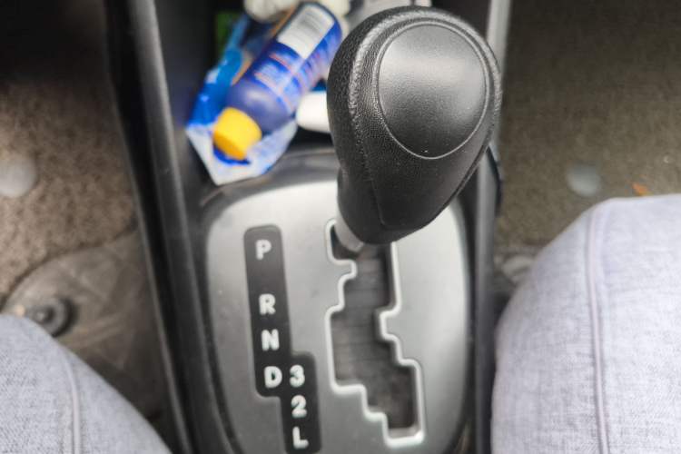 Used Kia K2 2011 Sedan 1.4L Automatic GLS Gear Lever