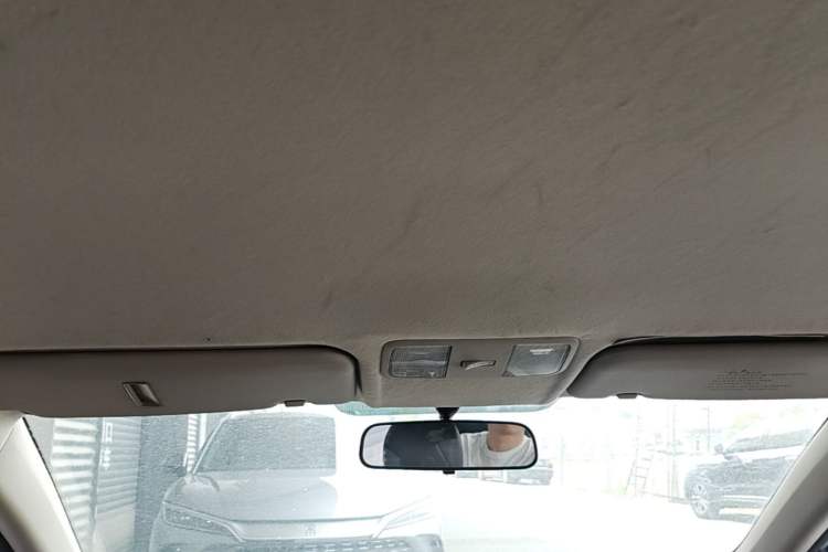 Used Kia K2 2011 Sedan 1.4L Automatic GLS Headliner