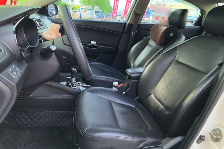 Used Kia K2 2011 Sedan 1.6L Automatic Transmission Premium Left Front Seat