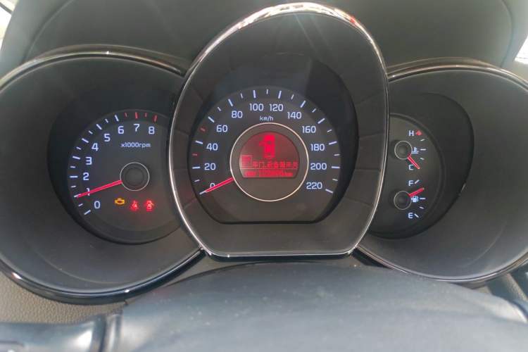 Used Kia K2 2011 Sedan 1.6L Automatic Transmission Premium Odometer Close Up