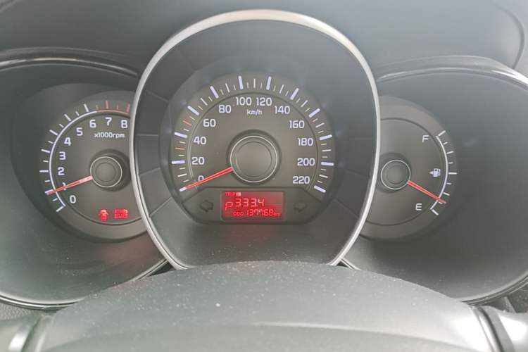 Used Kia K2 2011 Sedan 1.4L Automatic GLS Odometer Close Up