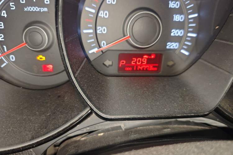 Used Kia K2 2011 Sedan 1.4L Automatic GLS Odometer Close Up