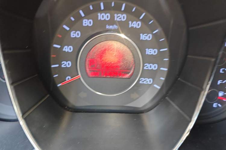 Used Kia K2 2011 Sedan 1.6L Automatic Transmission Premium Odometer Close Up