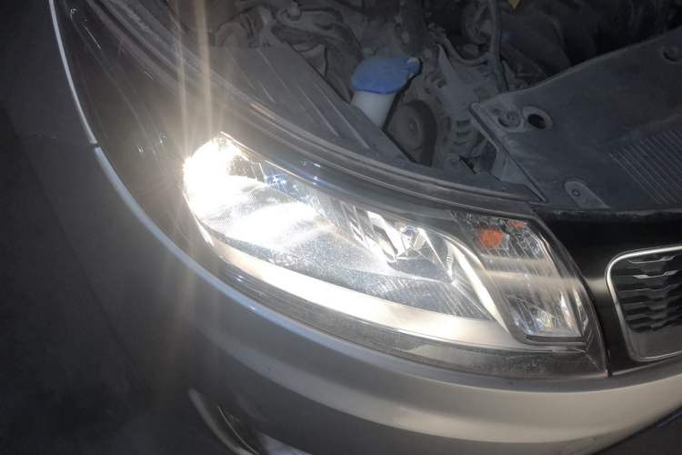 Used Kia K2 2011 Sedan 1.4L Automatic GLS Right Front Headlight