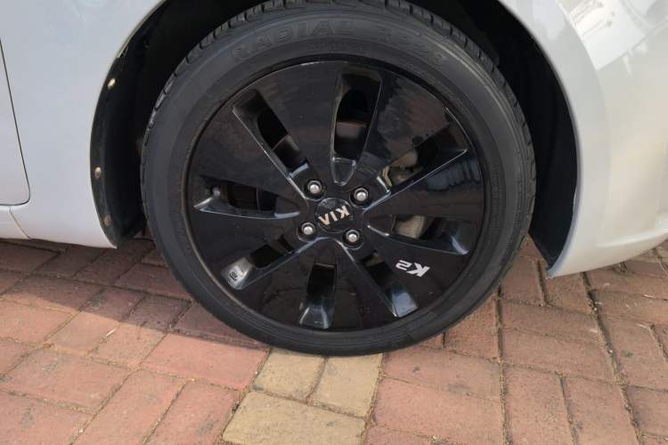 Used Kia K2 2011 Sedan 1.6L Automatic Transmission Premium Right Front Wheel Hub