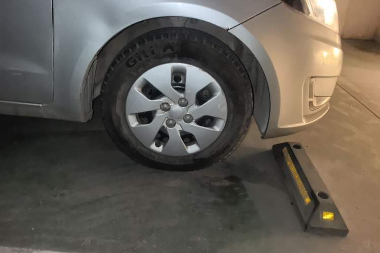 Used Kia K2 2011 Sedan 1.4L Automatic GLS Right Front Wheel Hub