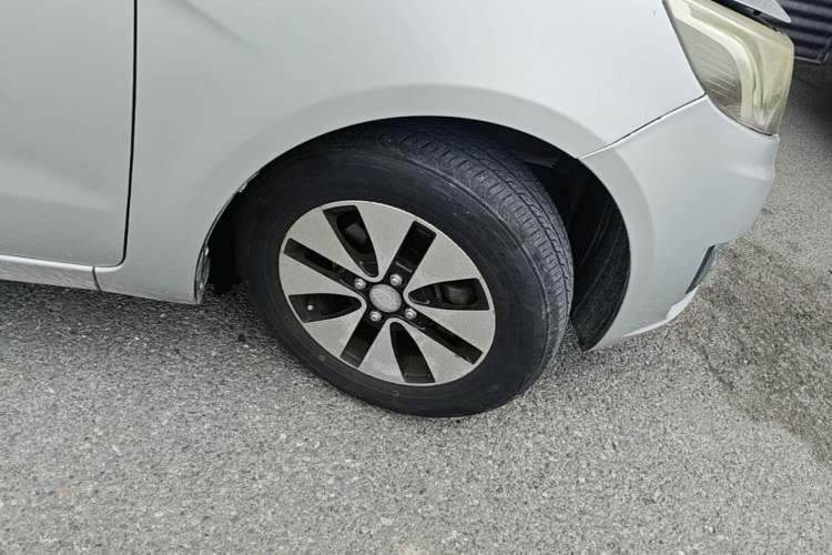 Used Kia K2 2011 Sedan 1.4L Automatic GLS Right Front Wheel Hub