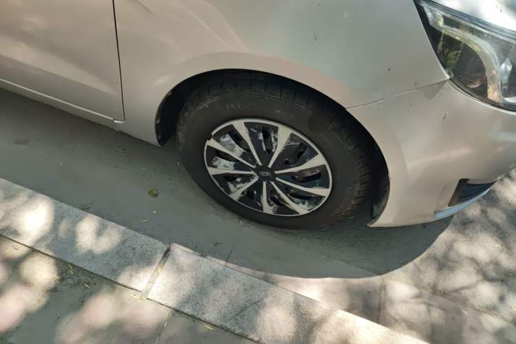 Used Kia K2 2011 Sedan 1.4L Automatic GLS Right Front Wheel Hub
