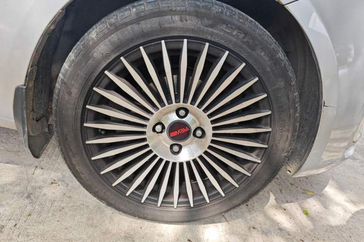 Used Kia K2 2011 Sedan 1.6L Automatic Transmission Premium Right Front Wheel Hub