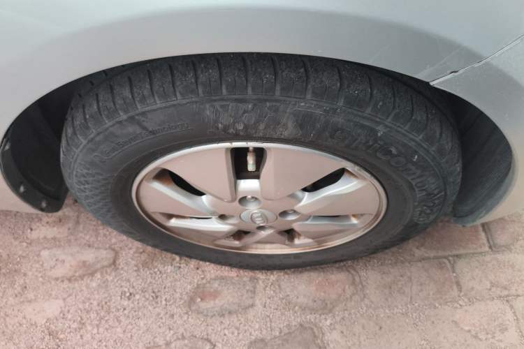 Used Kia K2 2011 Sedan 1.4L Automatic GLS Right Front Wheel Hub