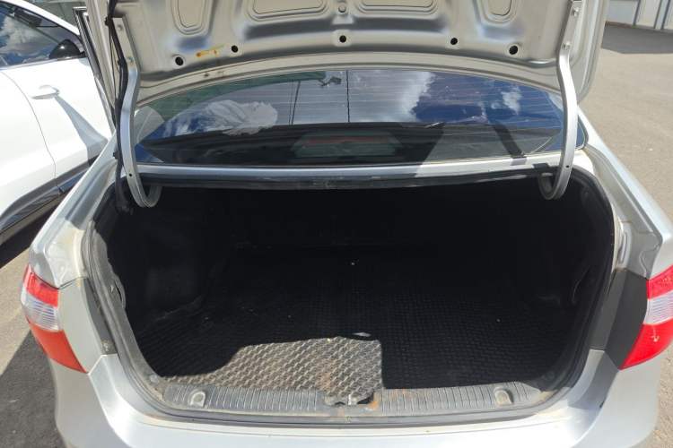 Used Kia K2 2011 Sedan 1.4L MT TOP Trunk