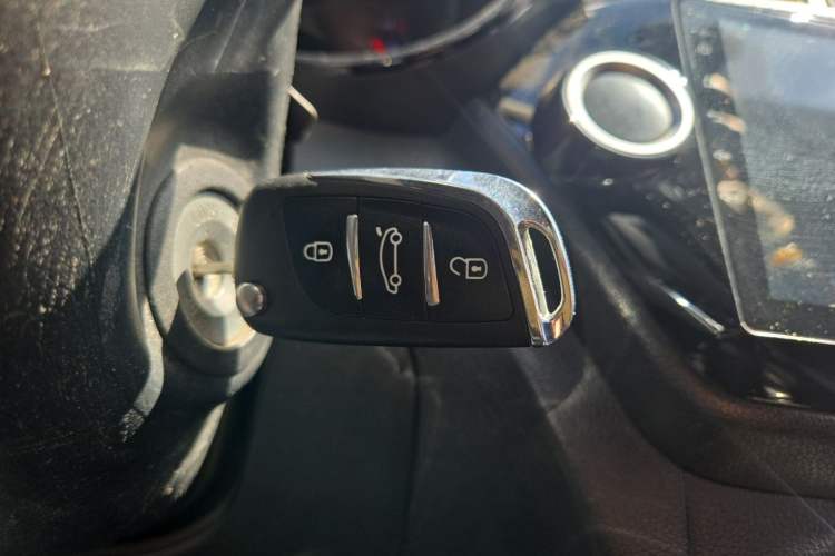 Used Kia K2 2011 Sedan 1.4L MT TOP Vehicle Key