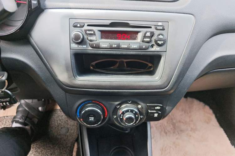 Used Kia K2 2011 Sedan 1.4L Automatic GLS Audio And AC Panel