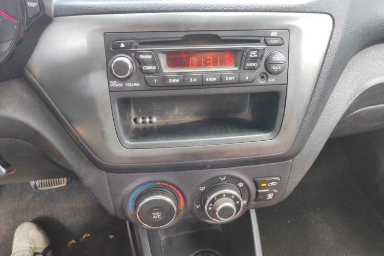 Used Kia K2 2011 Sedan 1.4L Automatic GLS Audio And AC Panel