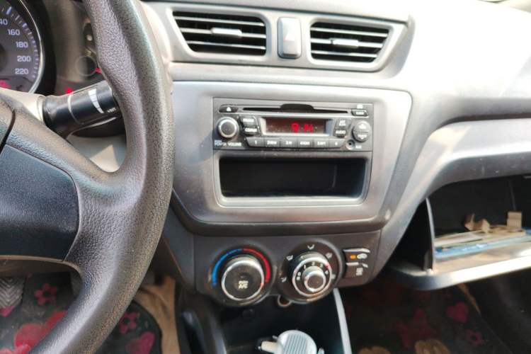 Used Kia K2 2011 Sedan 1.4L Manual Transmission GLS Audio And AC Panel