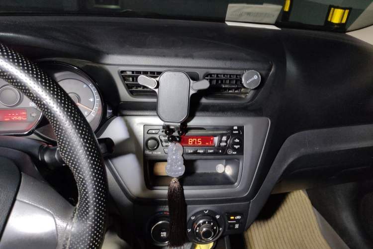 Used Kia K2 2011 Sedan 1.4L Manual Transmission GLS Audio And AC Panel