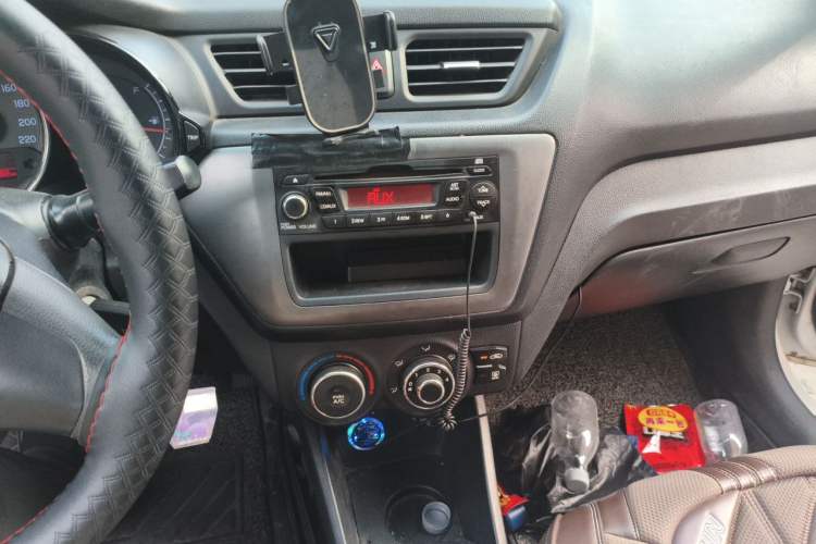Used Kia K2 2011 Sedan 1.4L Manual Transmission GLS Audio And AC Panel