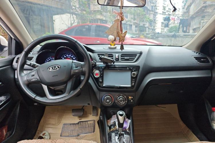 Used Kia K2 2011 Sedan 1.6L Automatic Transmission Premium Center Console