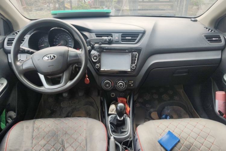 Used Kia K2 2011 Sedan 1.4L Manual Transmission GLS Center Console