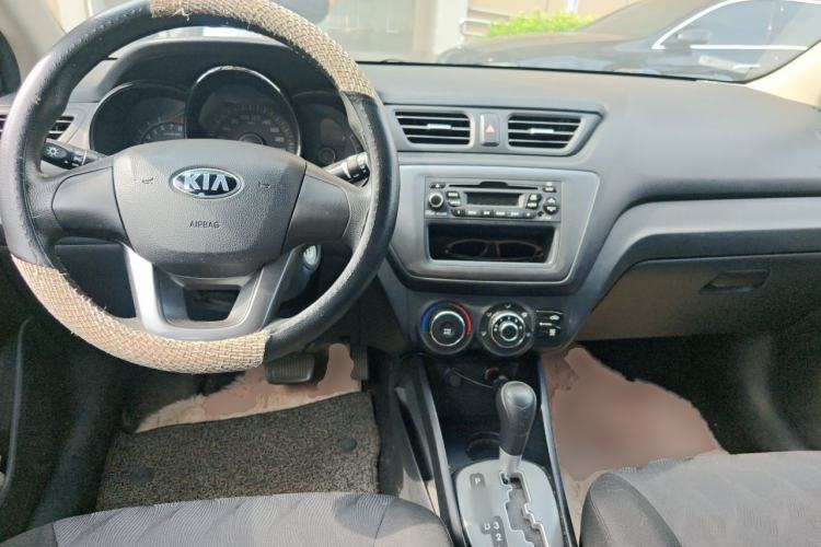 Used Kia K2 2011 Sedan 1.4L Automatic GLS Center Console