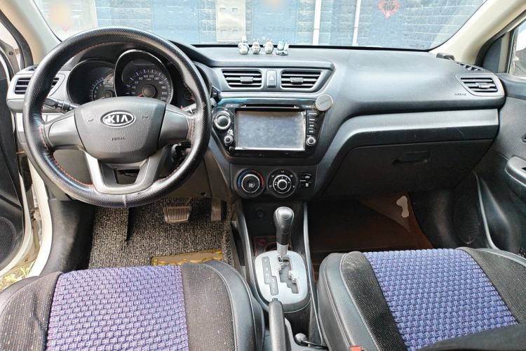 Used Kia K2 2011 Sedan 1.4L Automatic GLS Center Console