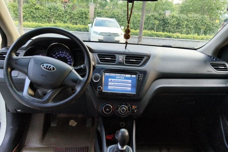 Used Kia K2 2011 Sedan 1.4L Manual Transmission GLS Center Console