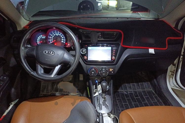 Used Kia K2 2011 Sedan 1.4L Manual Transmission GLS Center Console