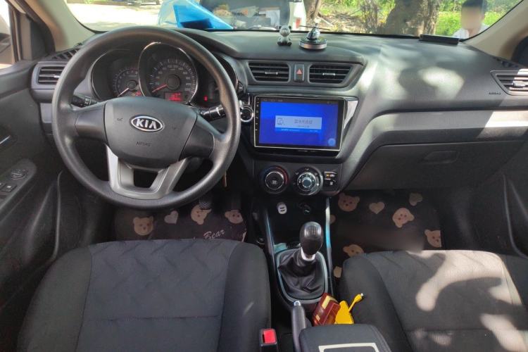 Used Kia K2 2011 Sedan 1.4L Manual Transmission GLS Center Console