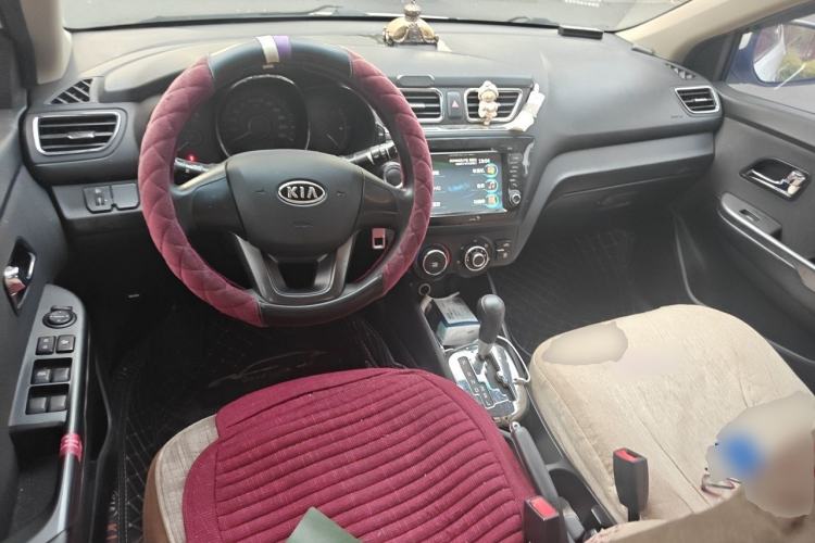 Used Kia K2 2011 Sedan 1.4L Automatic GLS Center Console